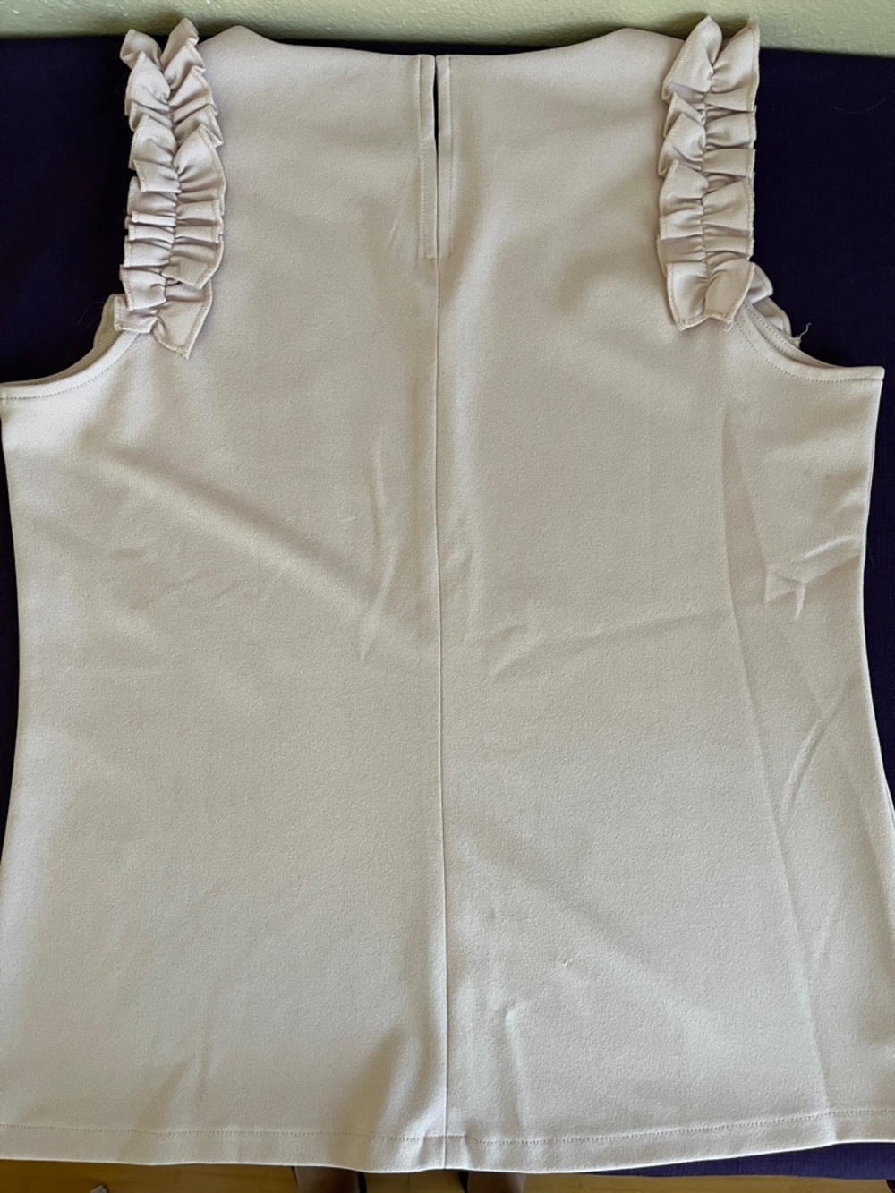 Ann Taylor Light Blush Ruffle Shoulder Shell Small - Picture 2 of 3